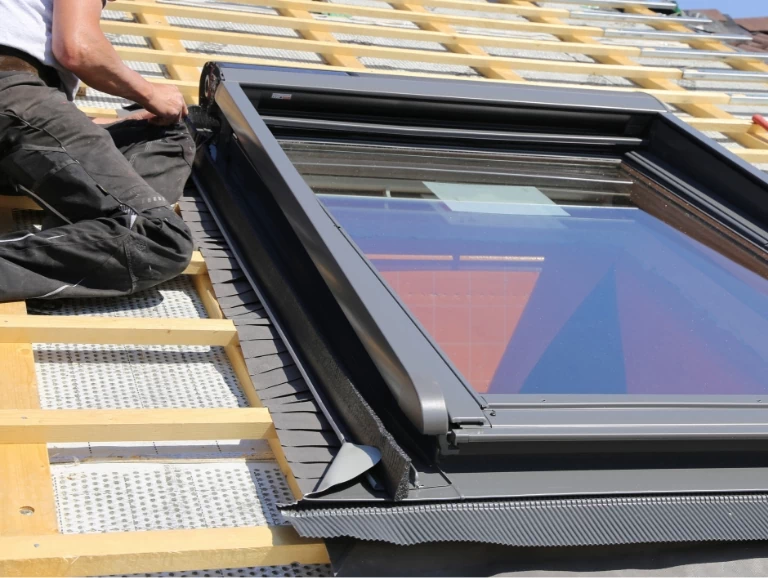 wstawianie okna dachowego